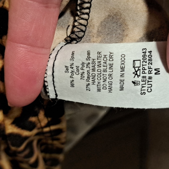 ♥️New boutique boat neck animal print top - Picture 9 of 9